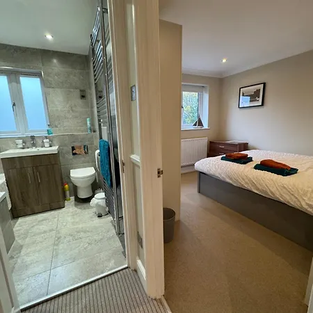 Tranquil Barnet Apartment Exterior photo
